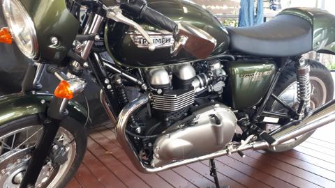 2016 triumph thruxton