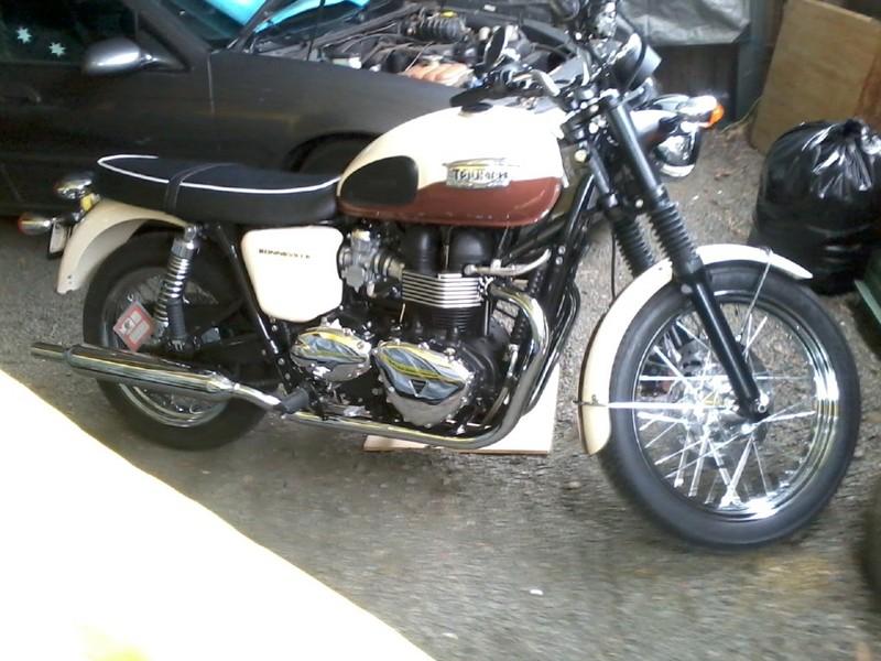 2011 Triumph 865cc Bonneville T100 Sixty Se My10